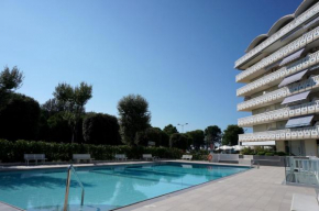 Fantastic flat with shared pool for 5 guests
